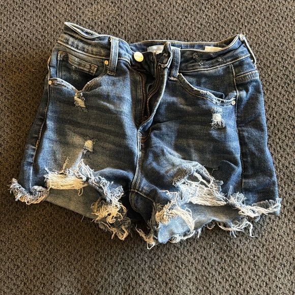 Risen Women’s shorts - Picture 3 of 5